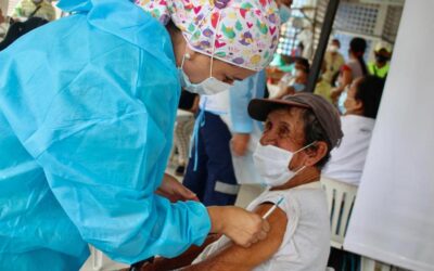 Inicia aplicación de tercera dosis de vacuna contra el Covid-19 en adultos mayores de 70 años