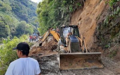 Maquinaria restablece nuevamente el tránsito vehicular entre Playarrica y San Pedro
