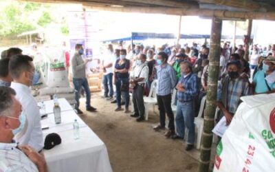 Campesinos caficultores de Palocabildo recibieron insumos para la siembra de café