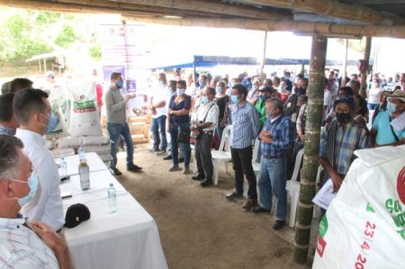 Campesinos caficultores de Palocabildo recibieron insumos para la siembra de café