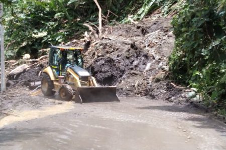 Gobernación del Tolima atiende y recupera varios ejes viales del departamento