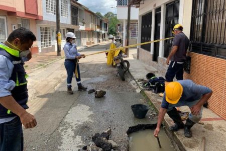 IBAL atiende daño en red de acueducto del barrio Pedregal