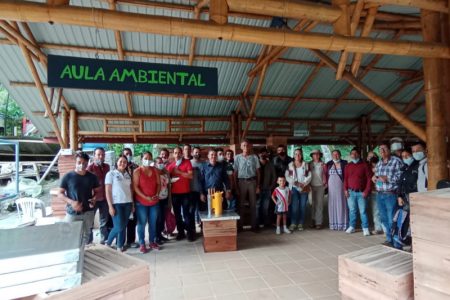 Ibaguereños de la zona rural recibieron insumos para producción apícola en sus fincas