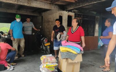 Alcaldía de Ibagué entregó ayudas a damnificados por incendio estructural en Pastales 
