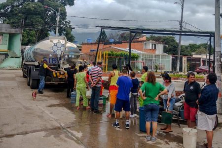 Acueductos comunitarios de Ibagué reciben apoyo de carrotanques para garantizar el suministro de agua