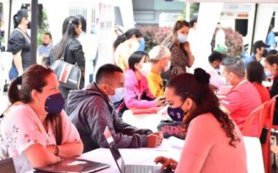 Mujeres se tomaron el Parque Murillo Toro para presentar sus hojas de vida