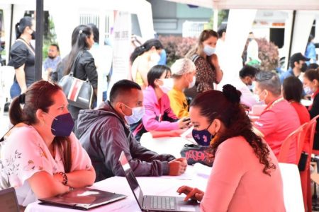 Mujeres se tomaron el Parque Murillo Toro para presentar sus hojas de vida