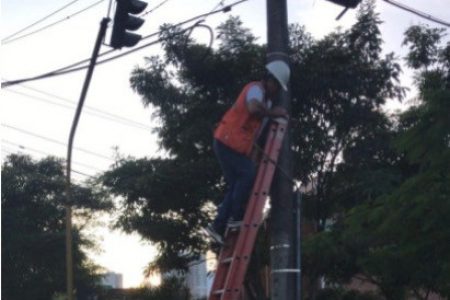 Gobierno Local trabaja en reparación de semáforos perjudicados por las lluvias 