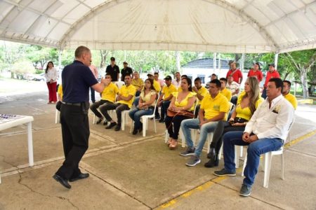 Gremio de ‘chivas’ turísticas se capacita con la Alcaldía de Ibagué 