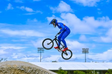 El doble medallista olímpico, Carlos Ramírez, realizó primeras pruebas sobre la pista BMX de Ibagué