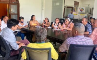 Alcaldía y comerciantes trabajan unidos en favor del Festival Folclórico Colombiano