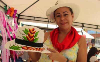 Artesanos se preparan para su feria en la Plazoleta Darío Echandía