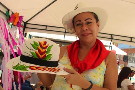 Artesanos se preparan para su feria en la Plazoleta Darío Echandía