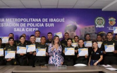 Más de 30 integrantes de la Policía Metropolitana de Ibagué se graduaron en primeros auxilios psicológicos