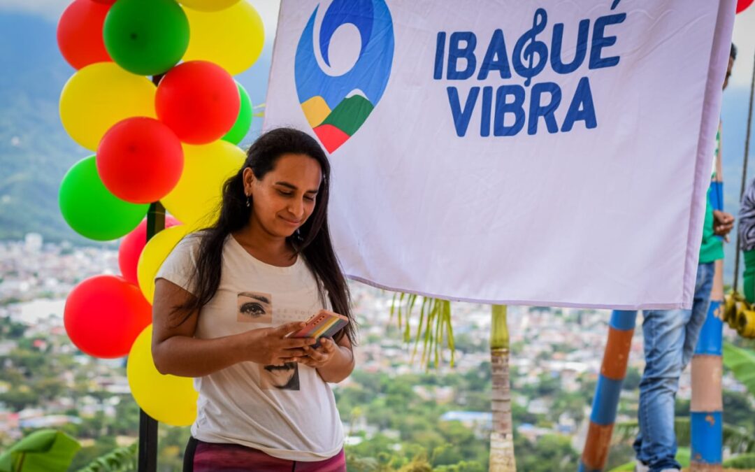 Campesinos de La Martinica aprovechan al máximo Zona Vibra de Internet gratuito