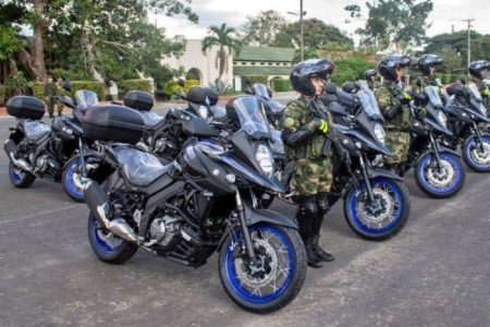 Gobernación del Tolima entregó 17 motocicletas al Ejército Nacional en el sur del departamento