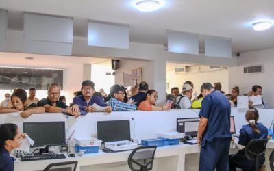 Alcaldía halló estanterías vacías e inadecuada información a usuarios en operativos a farmacias