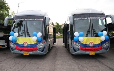 Alcaldía entrega dos busetones al INPEC para fortalecer seguridad y traslado de privados de libertad